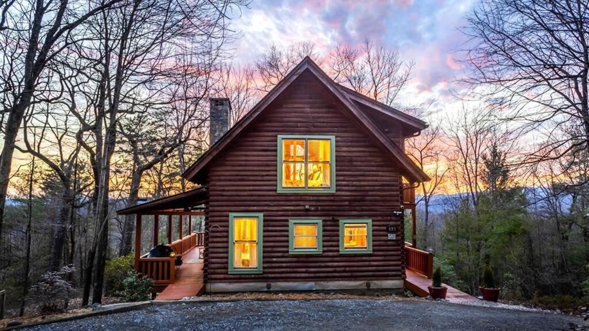 Purlear Cabin | Bobcat Retreat-Open for Bookings! Hot Tub, Private Retreat, WIFI