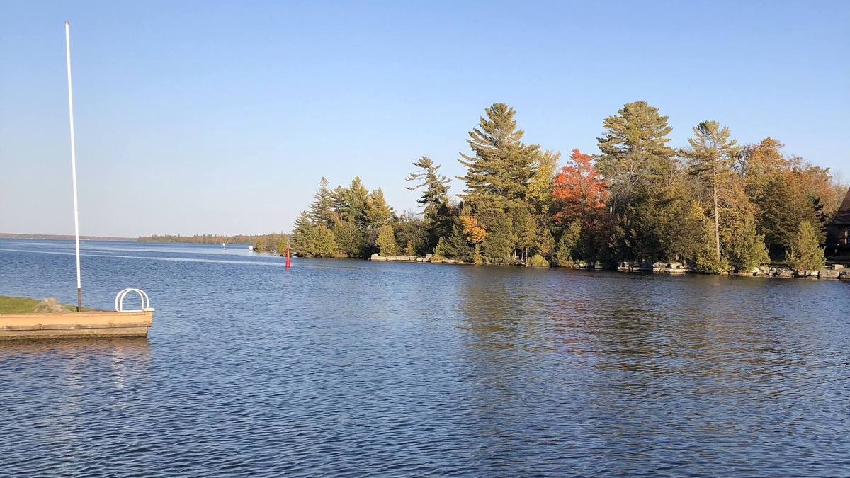 Bobcaygeon Cottage | Bobcaygeon Waterfront-Walk to Town-King Beds