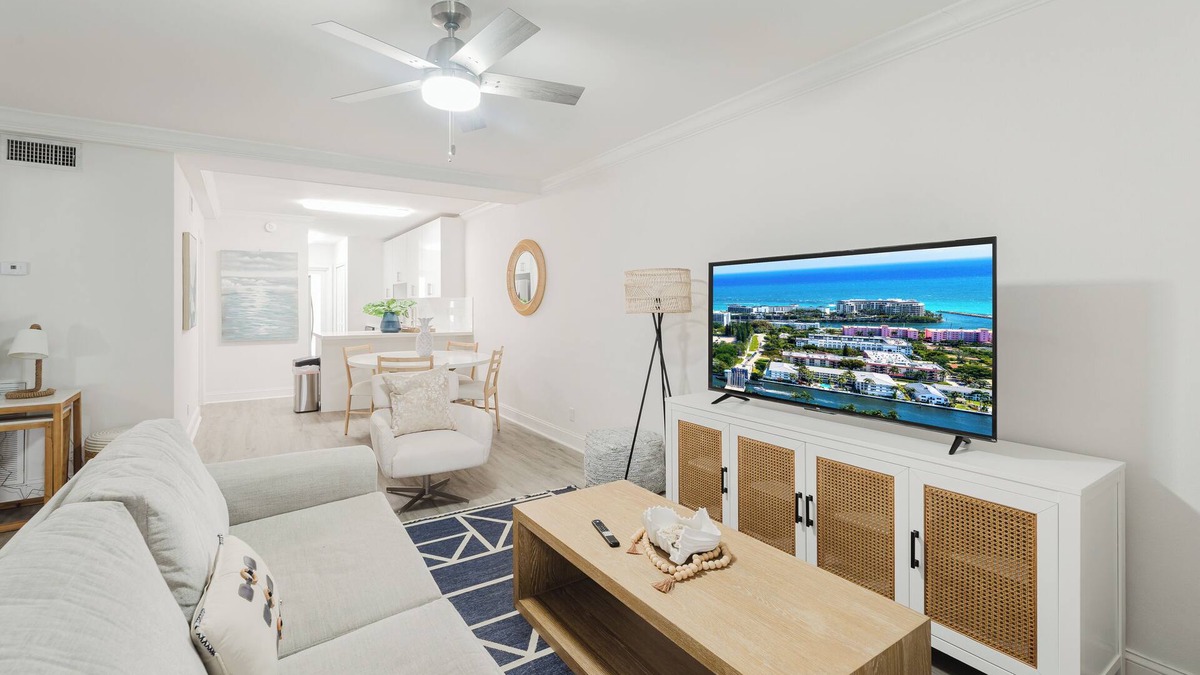 Boca Raton Apartment | Boca Waterfront Oasis: Walk to Beach + Pool, Hot Tub, Gym
