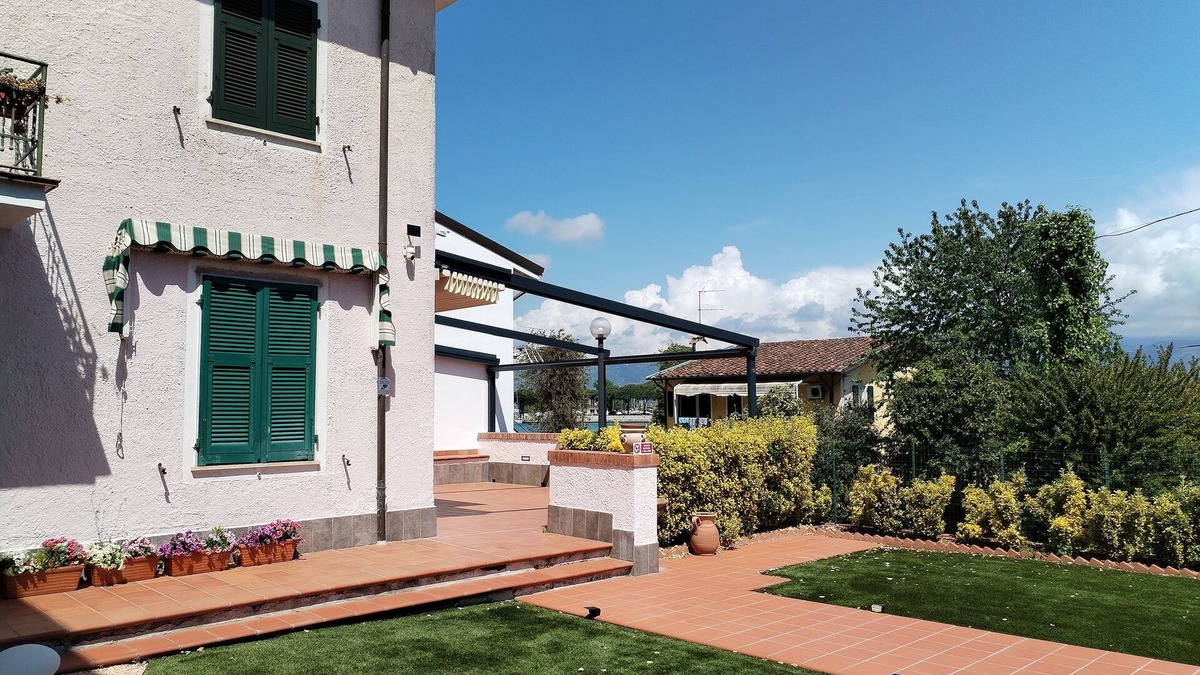 Bocca di Magra Apartment | Bocca di Magra semi-detached house with large terrace
