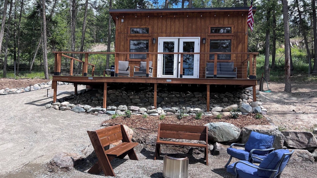 Rexford Apartment | Bode's Bunkie – Tiny House with Mountain Views and Lake Access