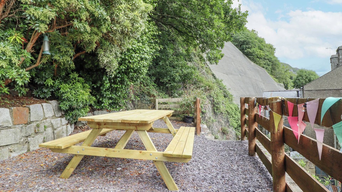 Tremadog Cottage | Bodlondeb