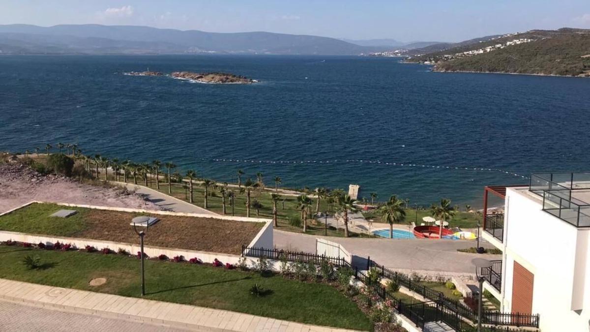 Milas Apartment | Bodrum. Wohnung mit Meerblick, Privatem Strand, Aquapark und Infinity Pool