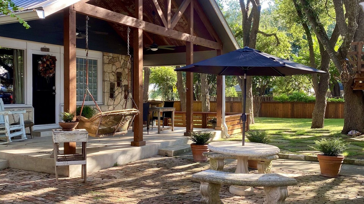 Boerne House | Boerne Garden Cottage - Steps from walking trails and historic downtown Boerne