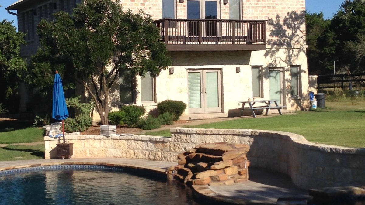 Boerne House | Boerne Hill Country 3000 Sq Ft Guest House with Pool on 5 Enclosed Acres, Sleeps 12