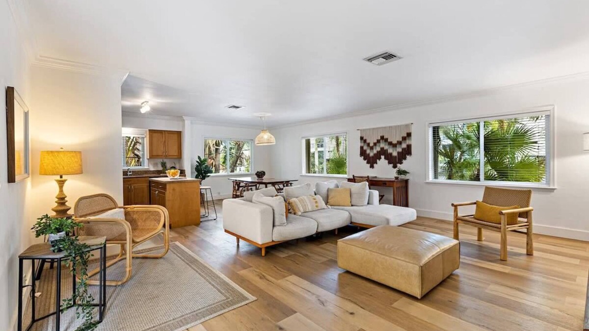 Hendricks and Venice Isles Apartment | Bohemian Condo Near Las Olas and Beach