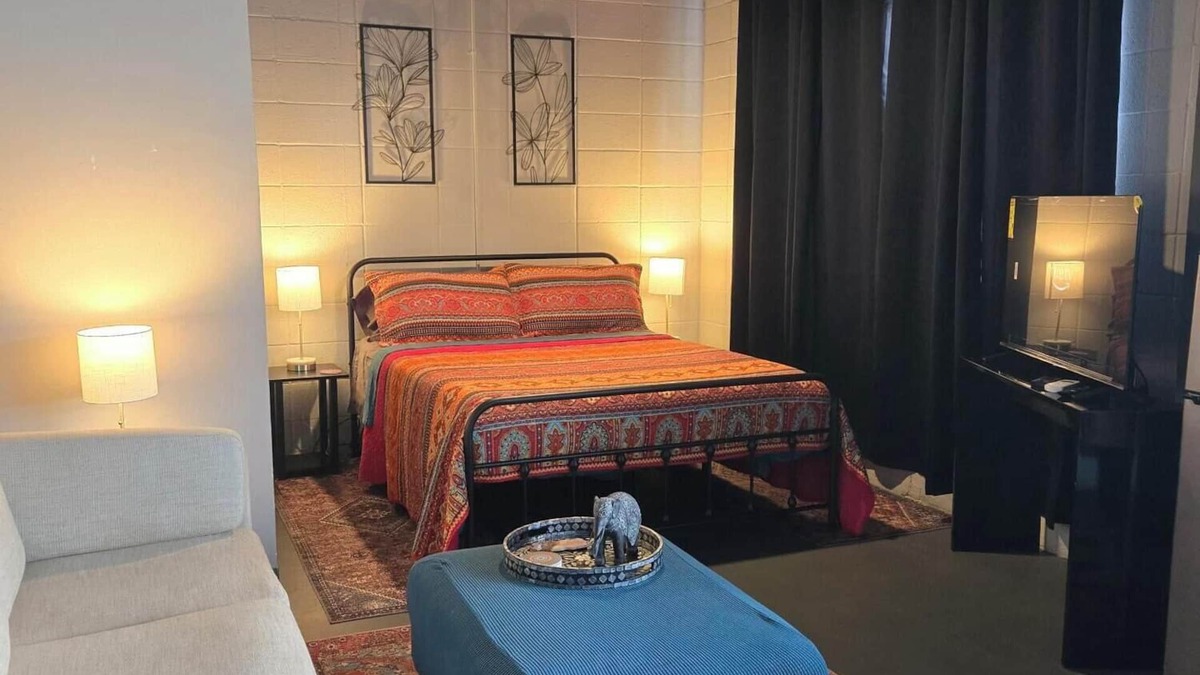 Greater Belhaven Apartment | Bohemian Industrial Studio Apartment Near Hospitals and Colleges