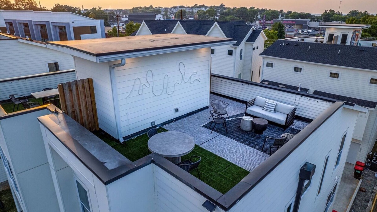 Whitebridge House | Bohemian Luxe 234-Rooftop Deck-Mins to Broadway