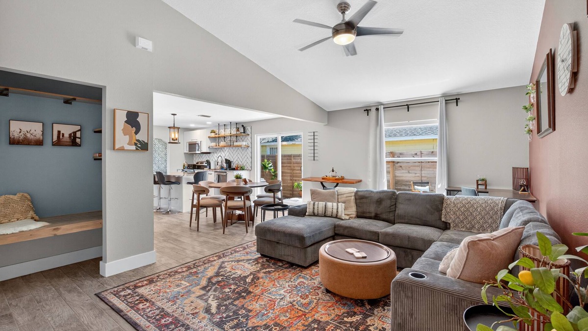 Alta Vista House | Boho Bungalow on Bahia Vista, 10 minutes to everything!