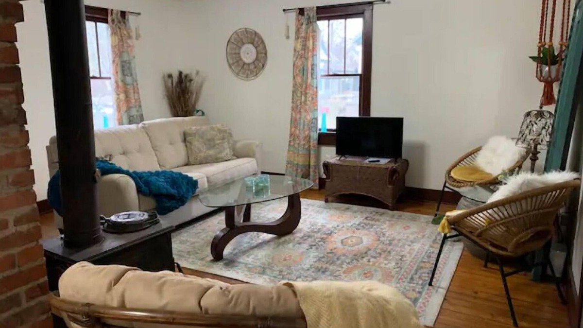Bloomington House | Boho Garden Bungalow: Walk to Lotus Fest Special!