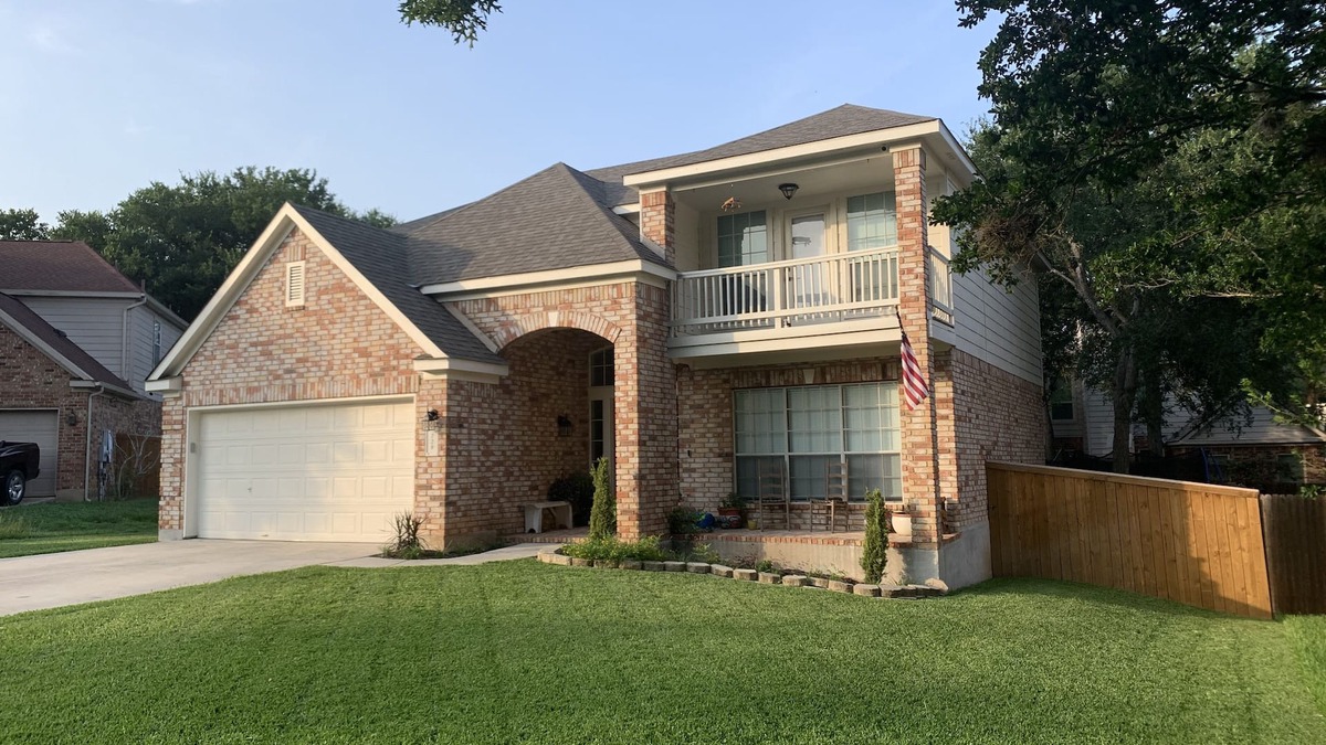 Schertz House | boho rustic 4 bedroom home w/retreat master bath convienient to everything