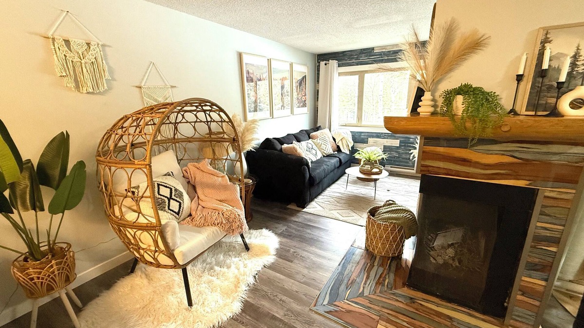 East Kootenay Condo | Boho theme, Ground floor patio with green space and creek view. 2 min to gondola