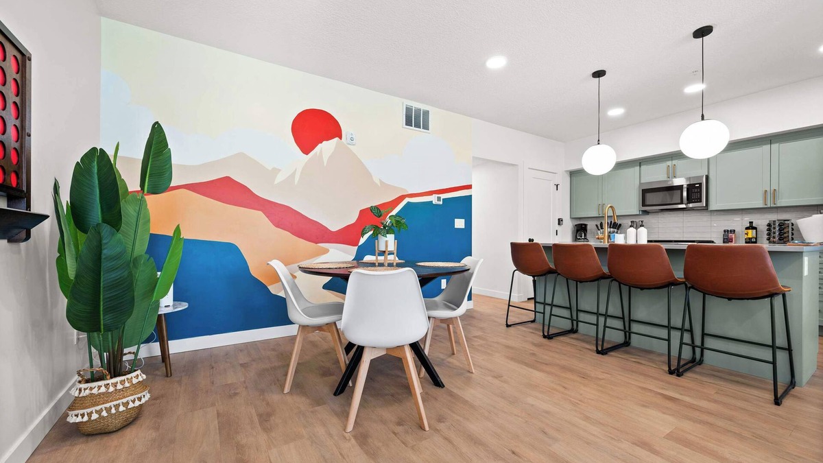 People's Freeway House | Boho Vibe Townhome King Bed Garage SLC
