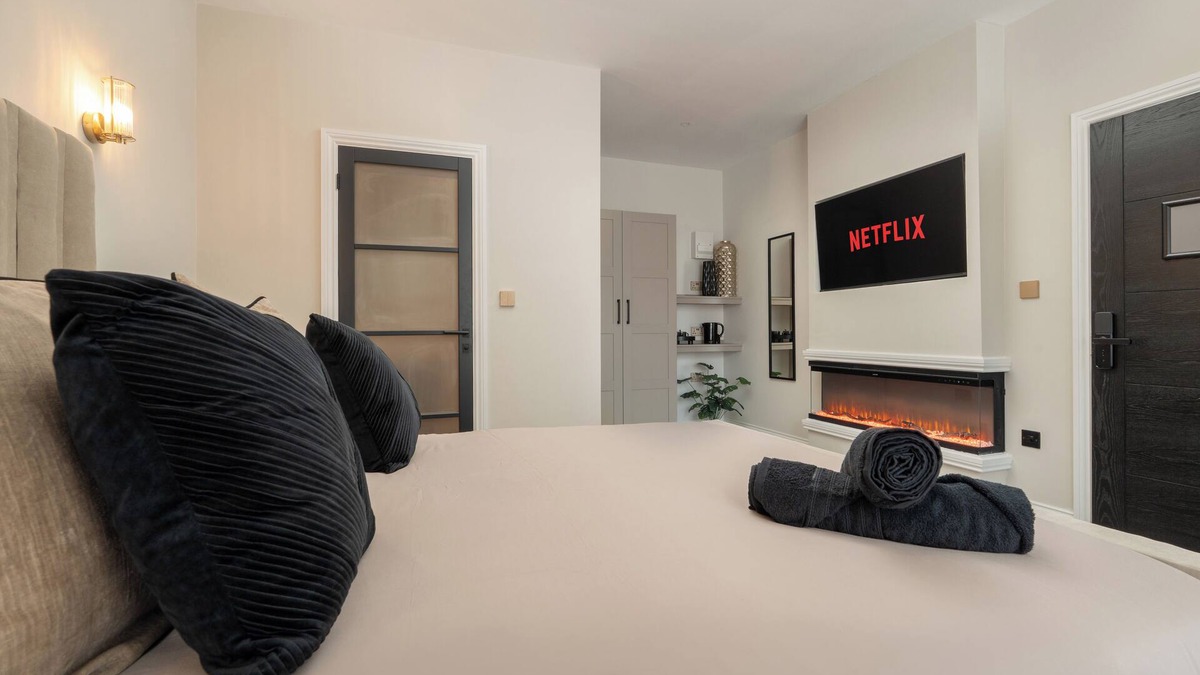 Hope Street Apartment | Bold St | Fireplace | 1 Min to Liverpool Central Station