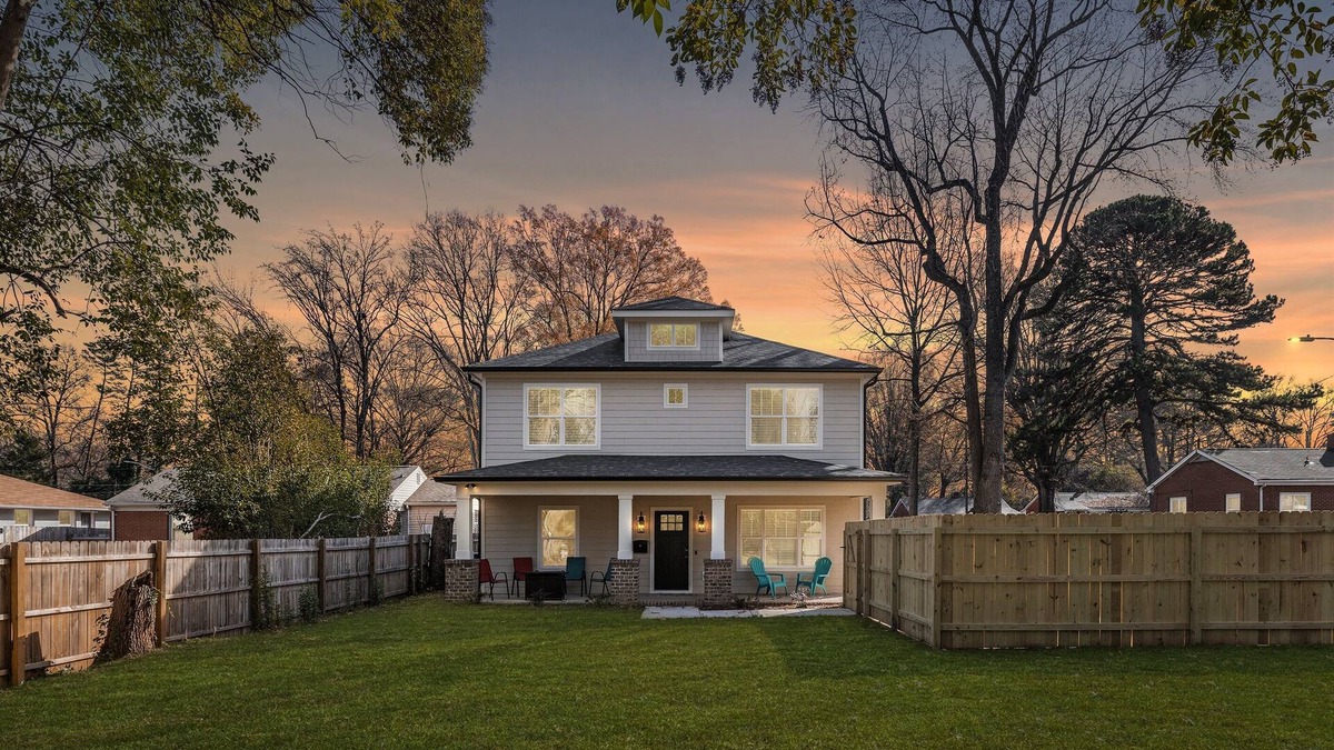 Charlotte House | Bold Uptown Retreat - Hot Tub - 6 Beds
