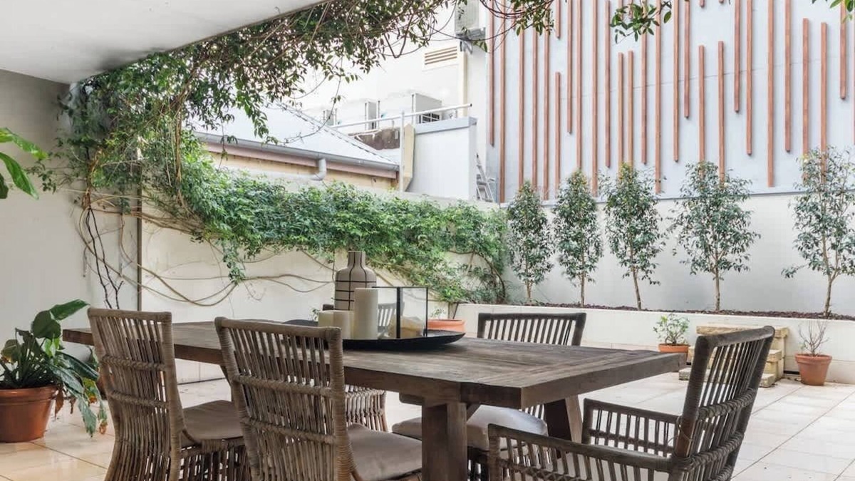 Newcastle Apartment | Bolton - Spacious Apartment with a Beautiful Courtyard