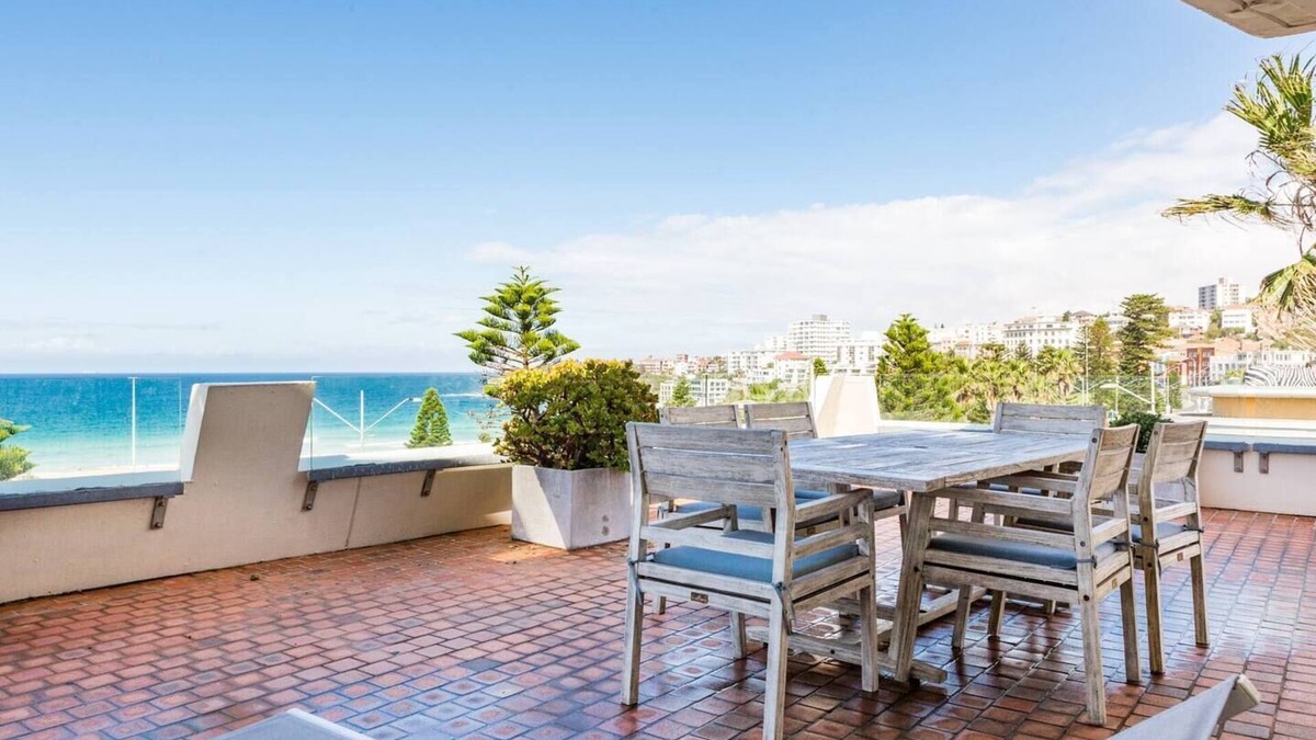 Bondi Beach Apartment | Bondi Beachfront Lifestyle Ocean Views and Parking