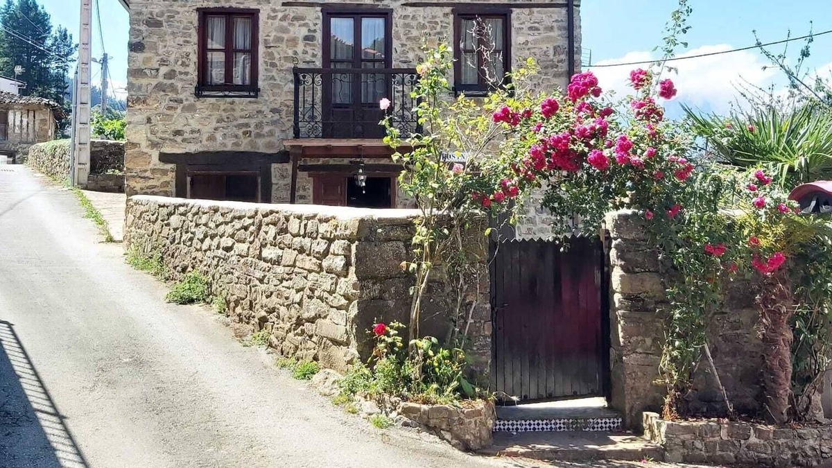 Frama House | Bonita Casa con Jardín y Vista a Picos de Europa