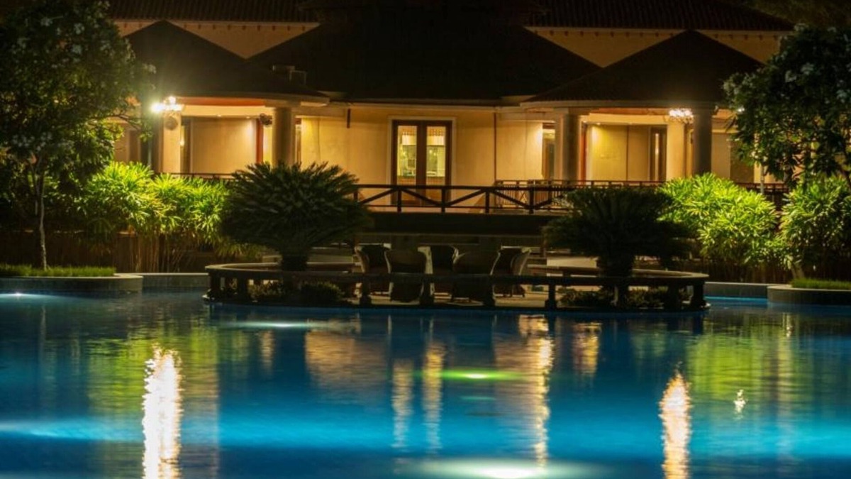 Manjakuppam Hotel | Bonjour Bonheur Ocean Spray