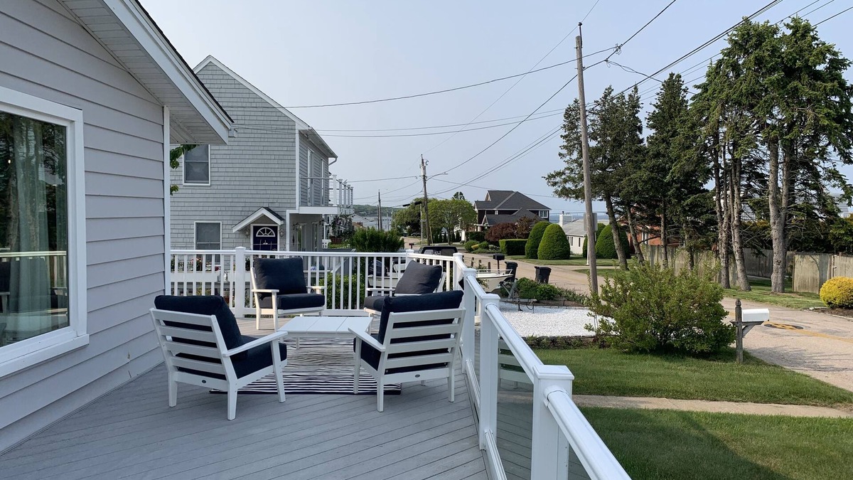 Bonnet Shores House | Bonnet Shores Naragansett Bay Views, walk to Private Beach