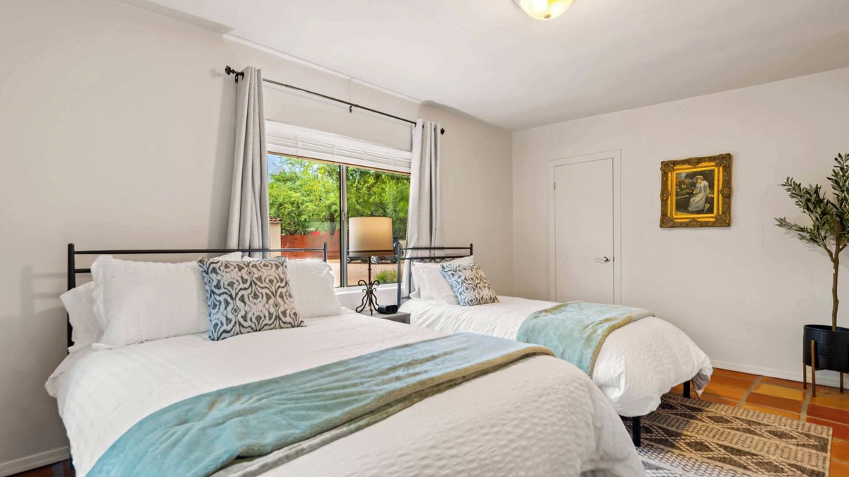 Tanque Verde House | Bonus Suite, Heated Pool, Games, BBQ Solana #6+7