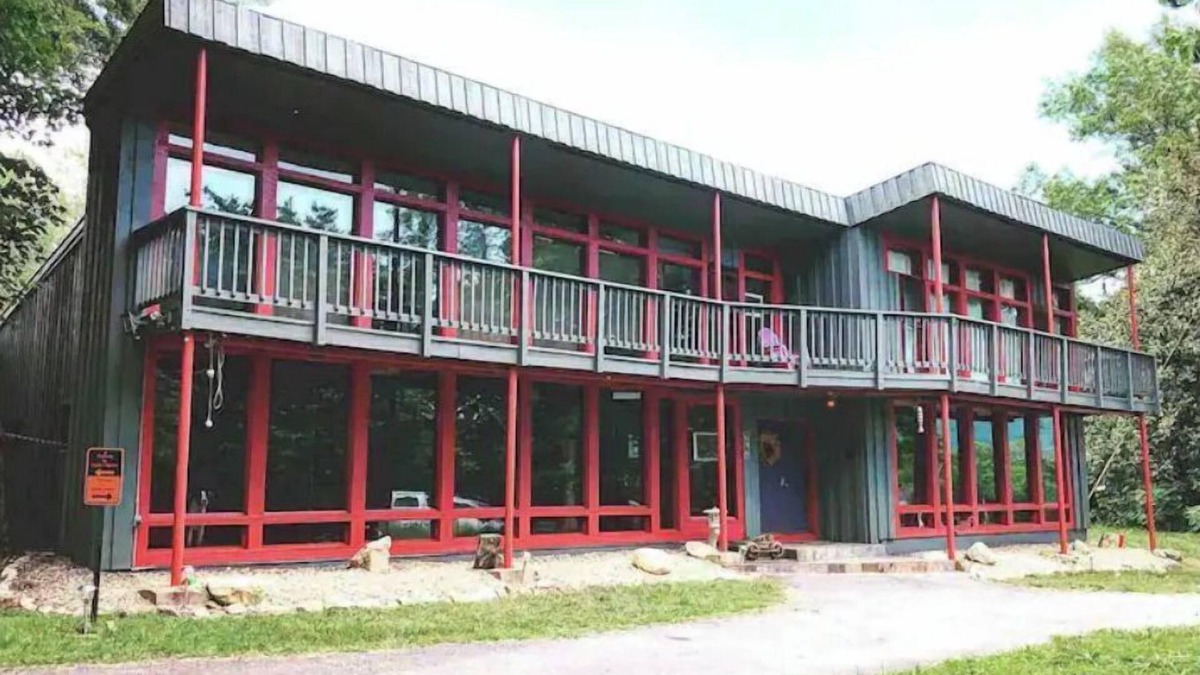 Afton House | Boogie Nights Manor on VA's Brew Ridge Trail nestled in the Blue Ridge Mountains