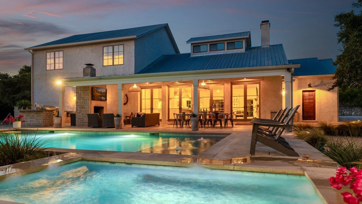 Austin House | *Book 4, Get 3 Free – Stay 7 Nights, Pay for 4!*