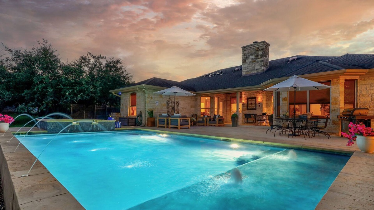 Austin House | *Book 4, Get 3 Free – Stay 7 Nights, Pay for 4!*