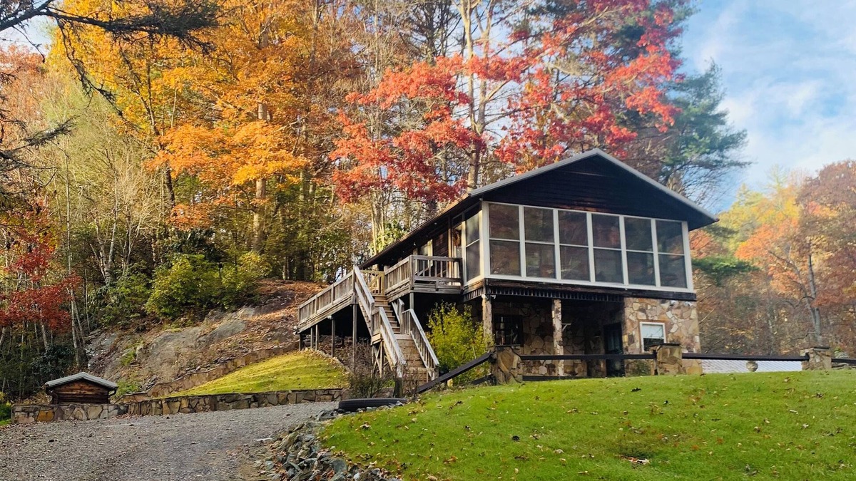 Laurel Springs House | Book for Fall - Peak Creek Cabin in Laurel Springs