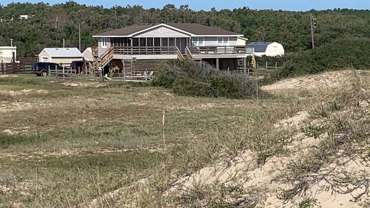 Carova Beach House | Book NOW! Dog friendly, partial Ocean View, 4x4 Area, Cozy Beach cottage .