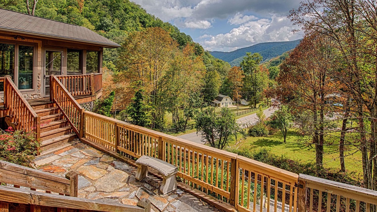 Maggie Valley Cabin | Book Now for 2024~ Luxury Lodge ~ Creek & Mountain View