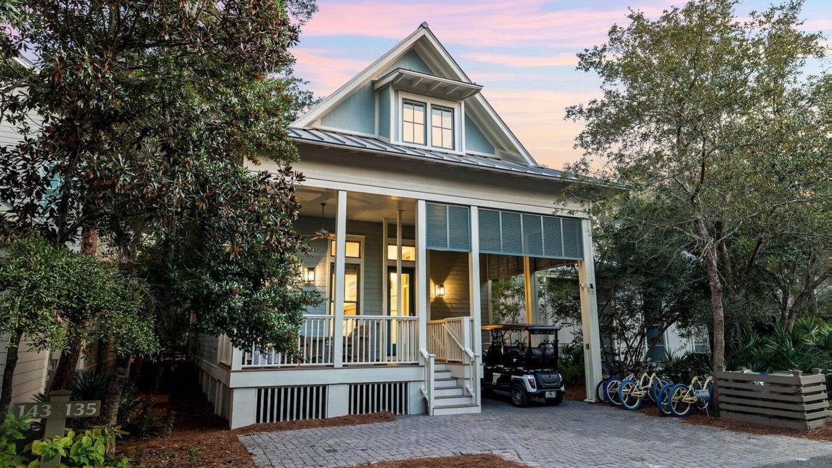 Watercolor House | Book Now for Fall Stays! Park District - 3 Blocks from the Beach! Low-Speed Vehicle! Fireplace!