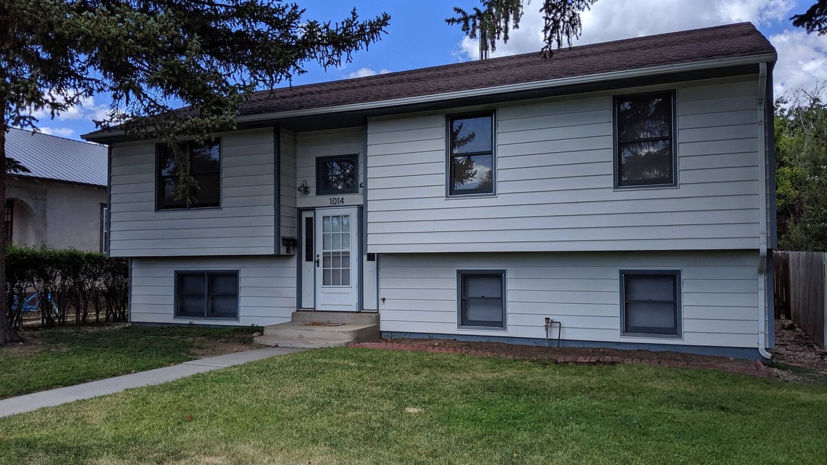 Salida House | Book NOW for Fall Events and Colors! Pet/Multi-Fam Friendly! Central Location!