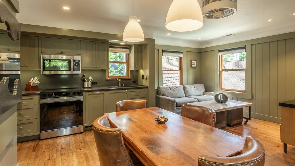 Homewood Cottage | Book Now for Fall! Newly Updated! Close to Lake and Ski! Community Fire Pit!