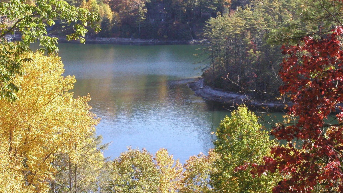 Cashiers House | BOOK NOW: Leaf Season is Early. Scenic Lake and Mountain Views from every room!