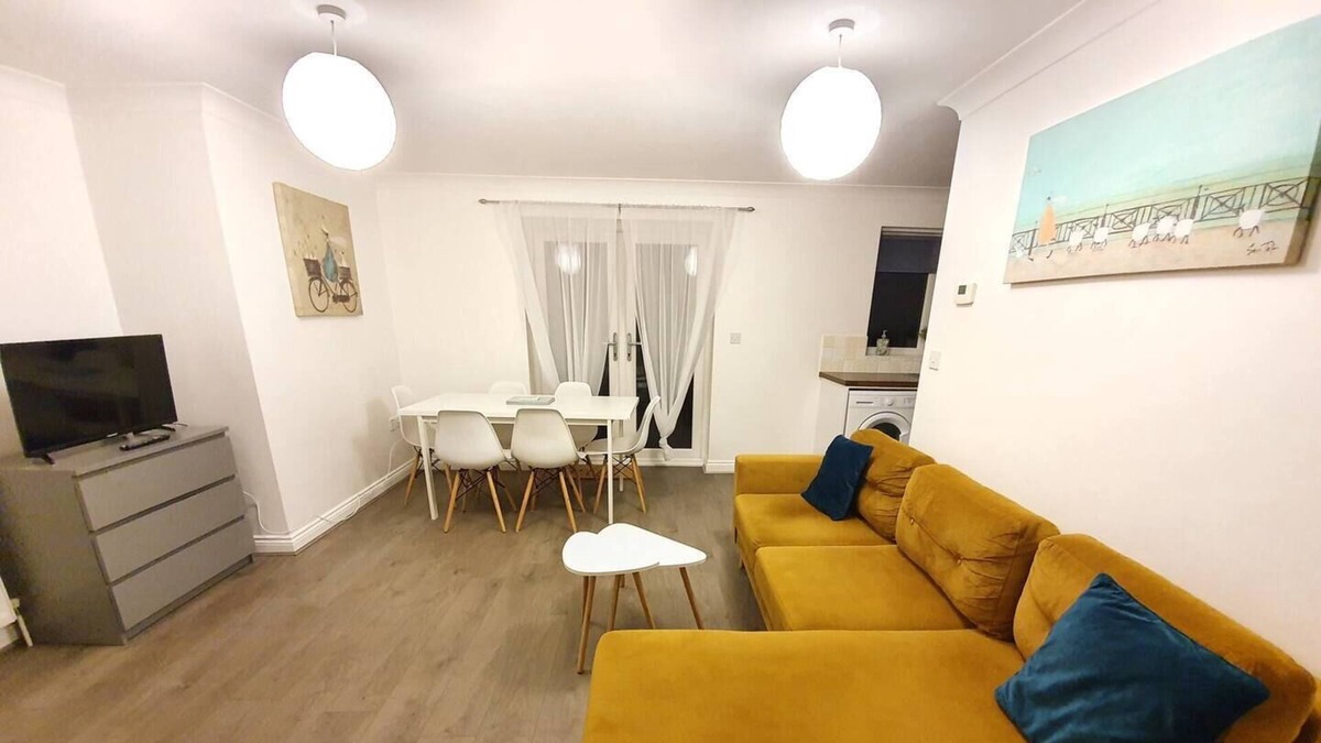 Shephall Apartment | BookedUK: Bright and Airy Apartment in Stevenage