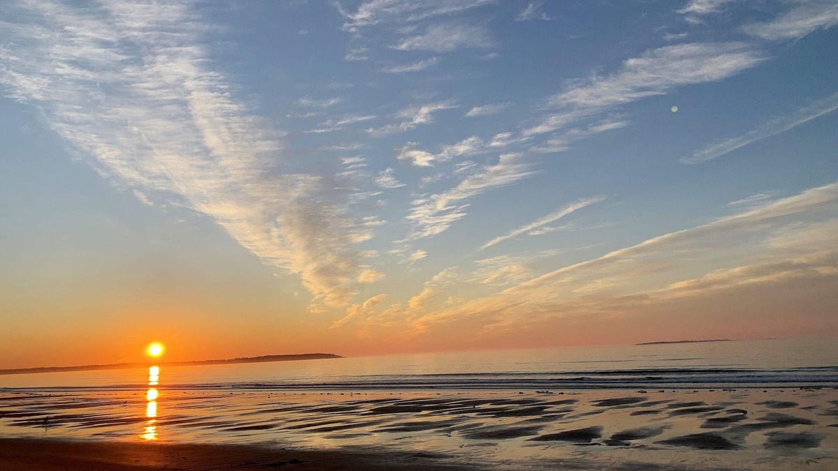 Camp Ellis House | Booking 2025 summer weekly's now! Sleeps 10, steps from beach & 4 miles to OOB!