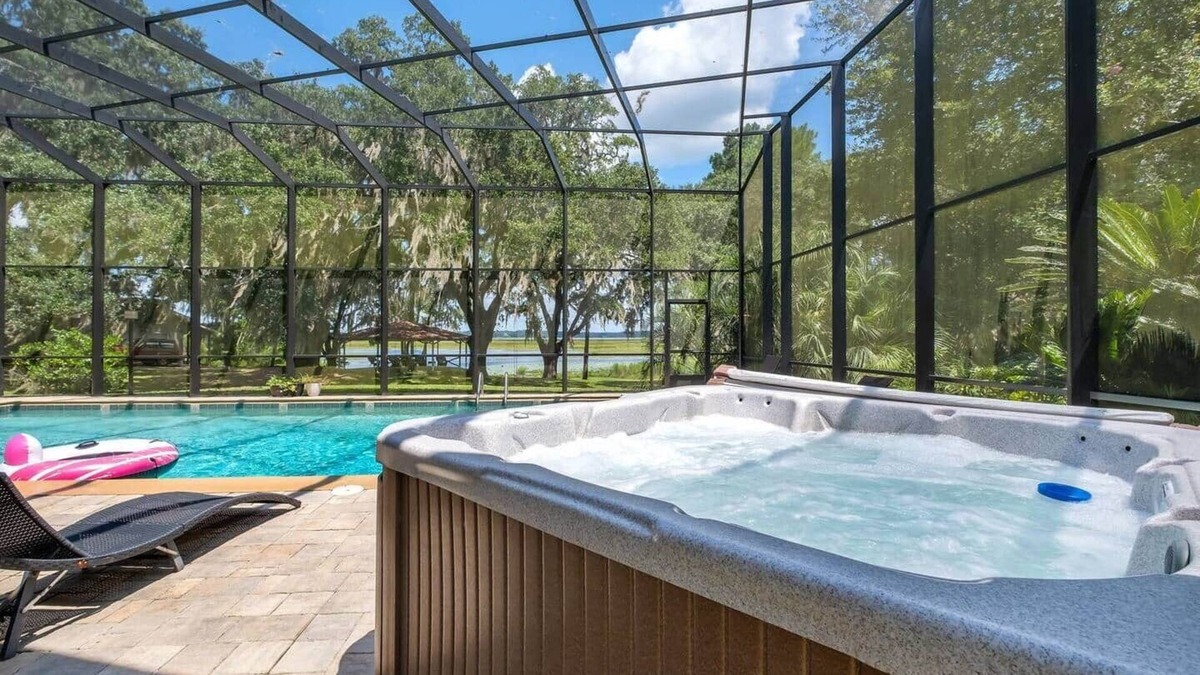 Tallahassee House | Booking now! Lake, Pool, Spa, Man Cave, Game Room