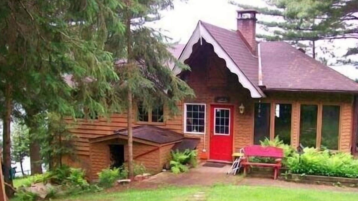 Faraday Cottage | BOOTH LANE - 3 Bedroom Waterfront Cottage: nAVAILABLE:nJULY 26TH-AUGUST 2ND!