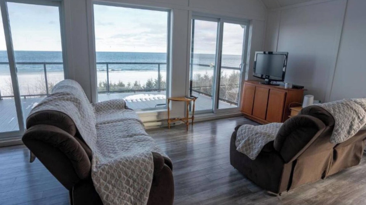 Sainte-Felicite House | Bord de L'eau Maison Toit Cathdrale Fenestré, Près Matane Gaspesie