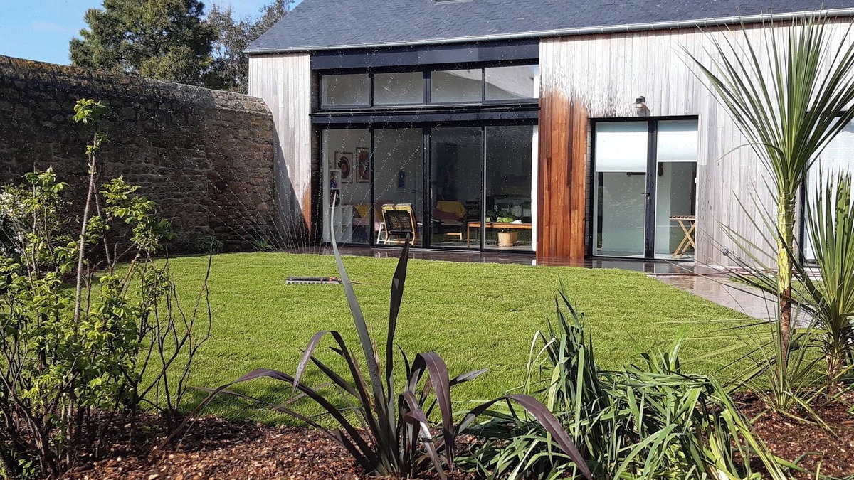 Gatteville-le-Phare House | Bord de Mer. Maison Contemporaine Avec Jardin au Coeur du Village de Barfleur