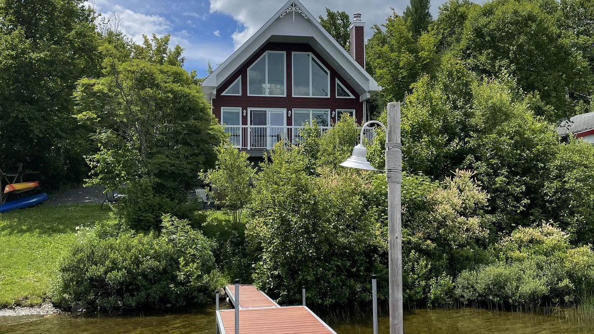 Lac-Etchemin Ski Chalet | Bord du Lac, à 10 Minutes du ski et Golf, Chambre Mezzanine Avec vue sur le lac
