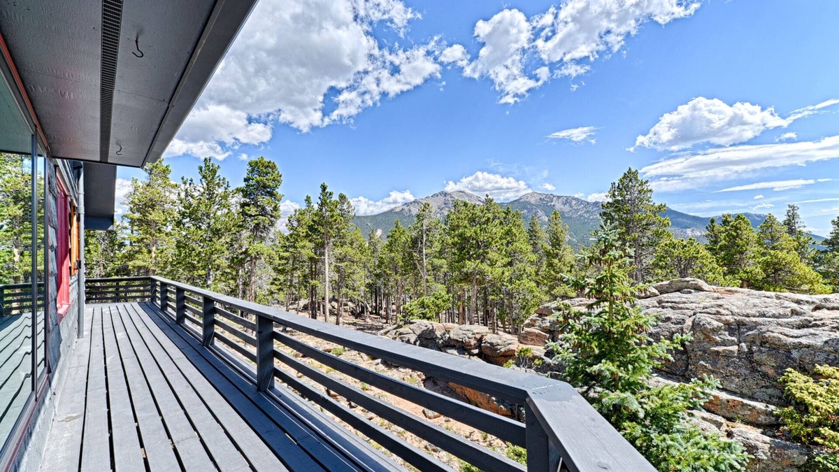 Estes Park House | Bordering RMNP! Big Views, Secluded, 6 Acres with Mountain Stream