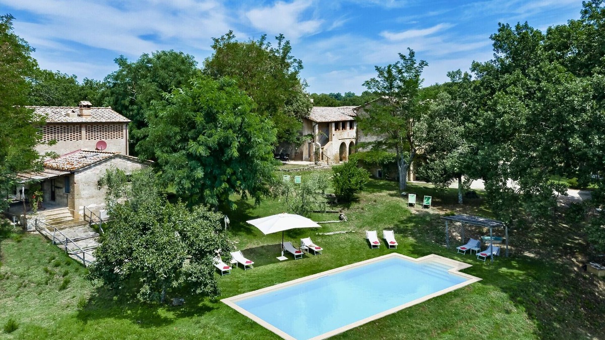 Buonconvento Villa | BORGO ANTICO - Nine Bedroom Villa, Sleeps 20