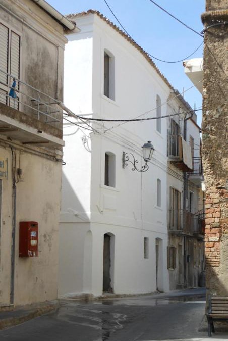 Strongoli House | BORGO PETELIA, Casa Castiglione, Antica casa su due piani con scala esterna