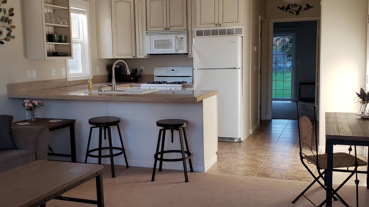 Boring House | Boring Bungalow -MT Retreat-Honeymoon Suite