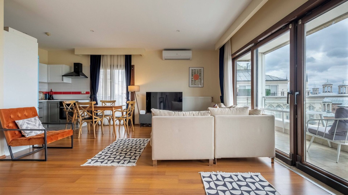 Galata Apartment | Bosphorus View with 3 Large Bedrooms with WiFi, AC, Elevator