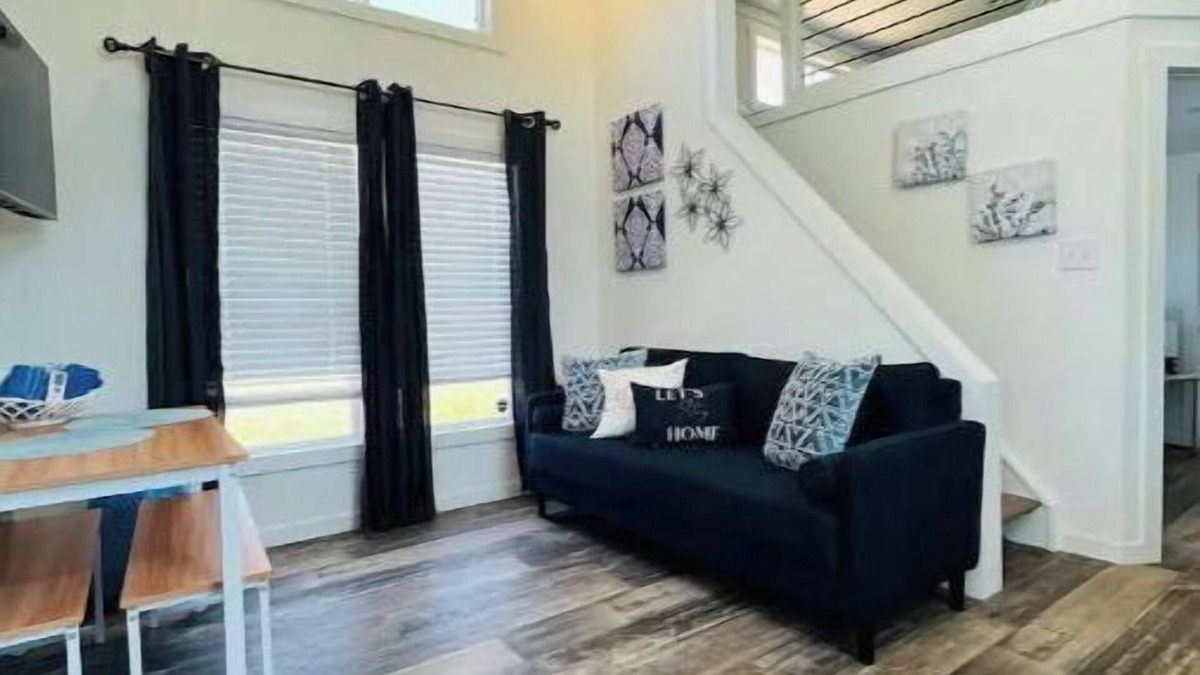 Granbury Cottage | Bosque Azul. A one bedroom tiny home with a loft.