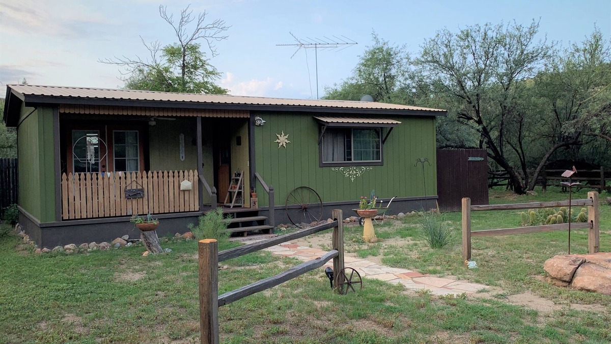 Morristown House | BOSQUES BUNGALOW A birder's delight! Near Wickenburg, AZ 1 of 3 casitas