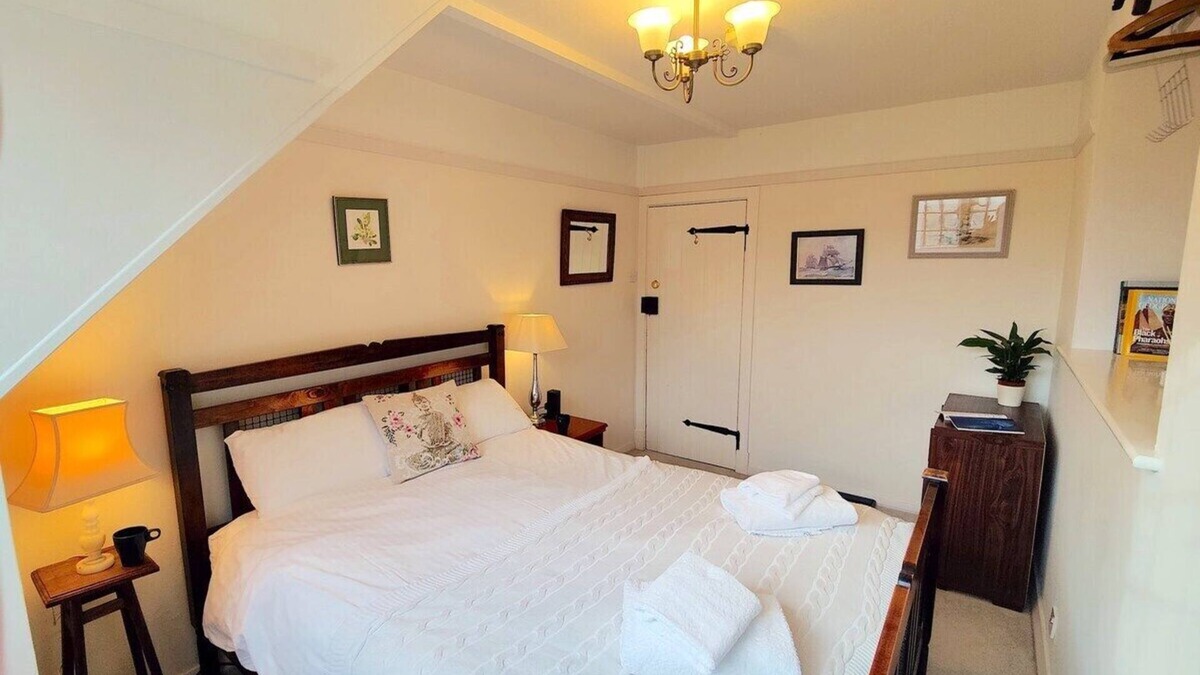 Bossington Hostel | Bossington Walkers Bunkhouse King